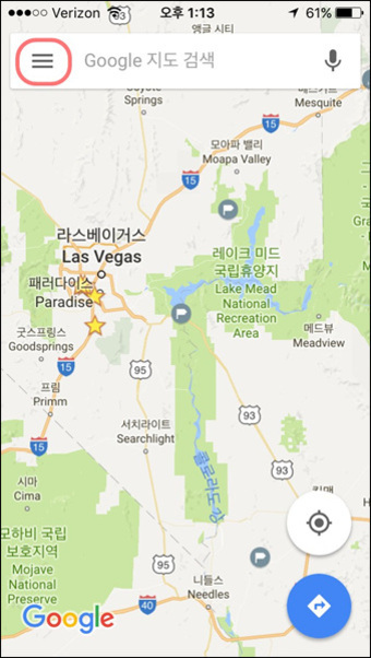 스마트폰 화면에 구글 지도 앱이 열려 있으며, 라스베이거스와 레이크 미드 국립휴양지 등이 표시된 미국 네바다 주 일대의 지도가 보인다.